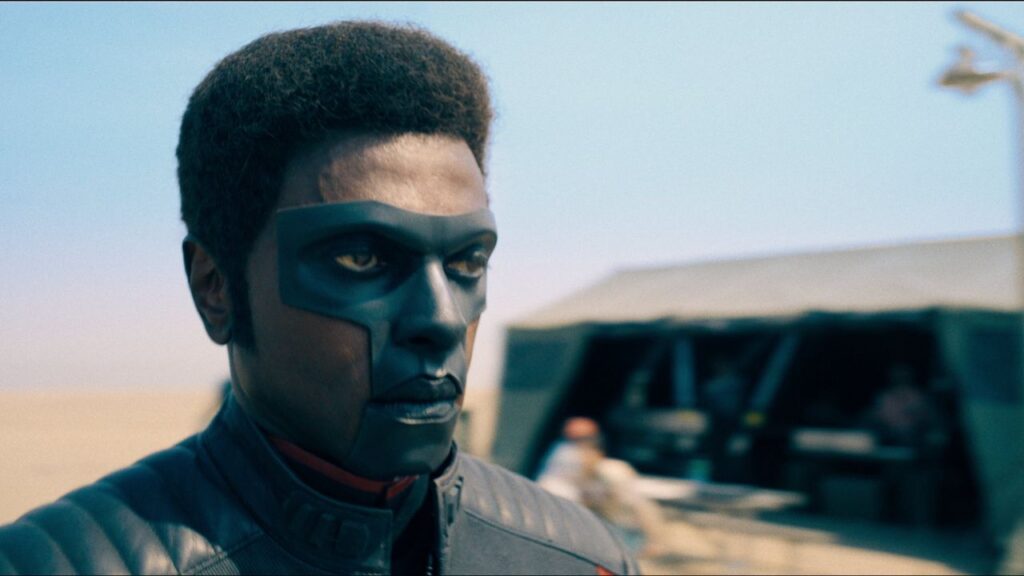 A imagem do trailer do Superman mostra o Senhor Incrível em um local próximo a alguns soldados