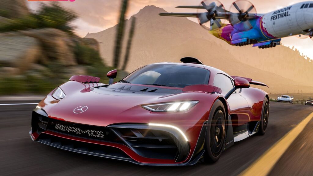 Essa imagem mostra um supercarro da cor vermelha próximo a uma avião em Forza Horizon 5