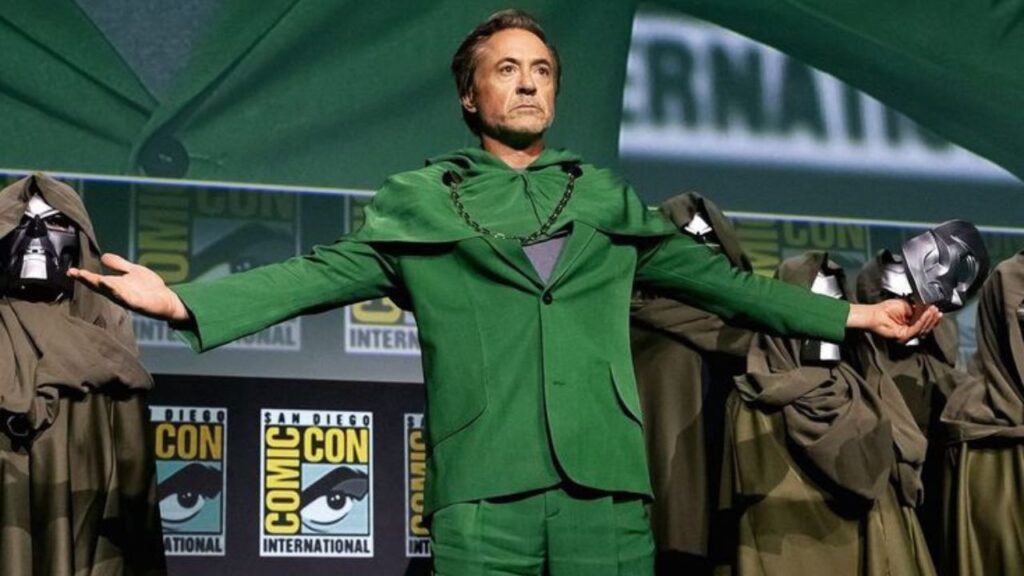 Essa imagem está mostrando o ator Robert Doweny Jr após a revelação que ele seria o Doutor Destino